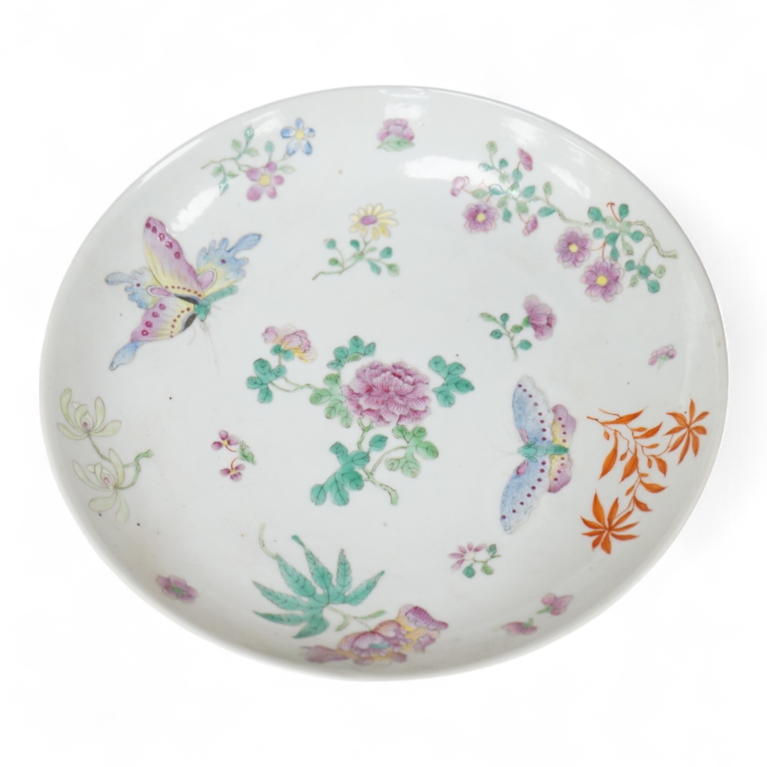 A Chinese famille rose butterfly dish, 19th century, 20cm in diameter